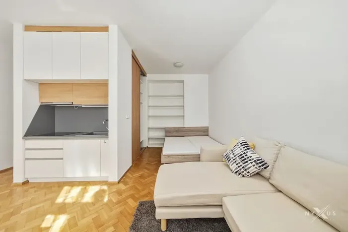 Pronájem bytu 1+kk, Praha - Smíchov, Mozartova, 35 m2