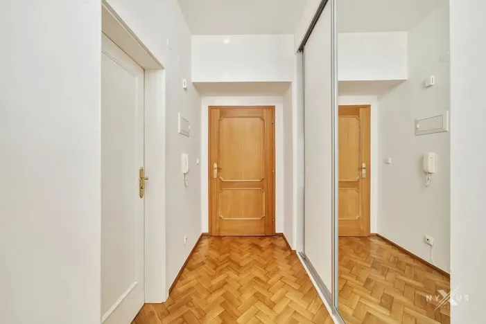 Pronájem bytu 1+kk, Praha - Smíchov, Mozartova, 35 m2