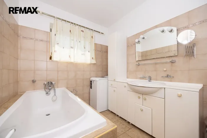 Prodej rodinného domu, Sezemice - Kladina, 202 m2