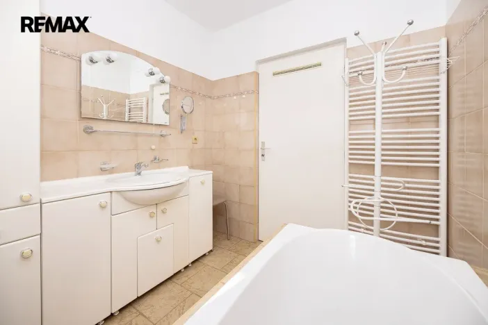 Prodej rodinného domu, Sezemice - Kladina, 202 m2