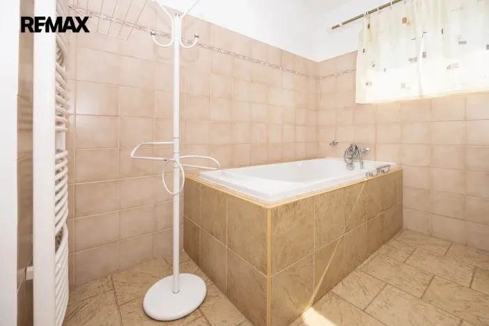 Prodej rodinného domu, Sezemice - Kladina, 202 m2