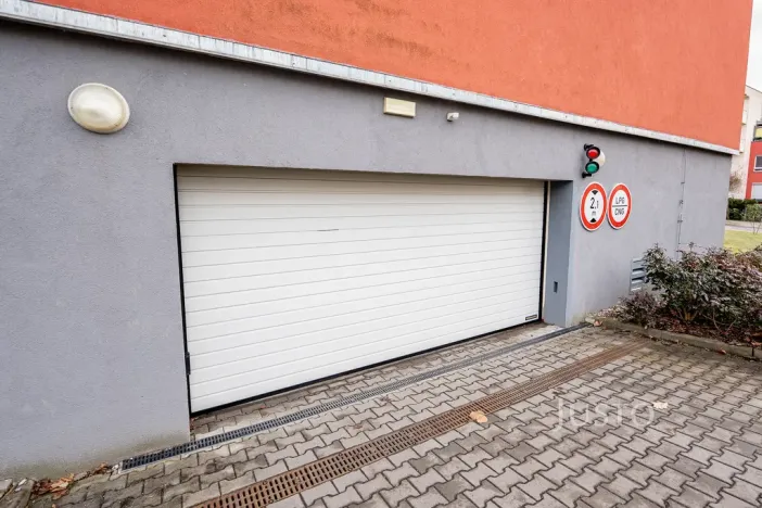 Prodej garážového stání, Praha - Stodůlky, Švejcarovo náměstí, 16 m2