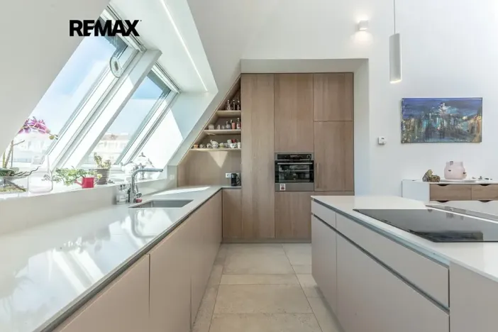 Prodej bytu 2+kk, Praha - Žižkov, Lucemburská, 80 m2
