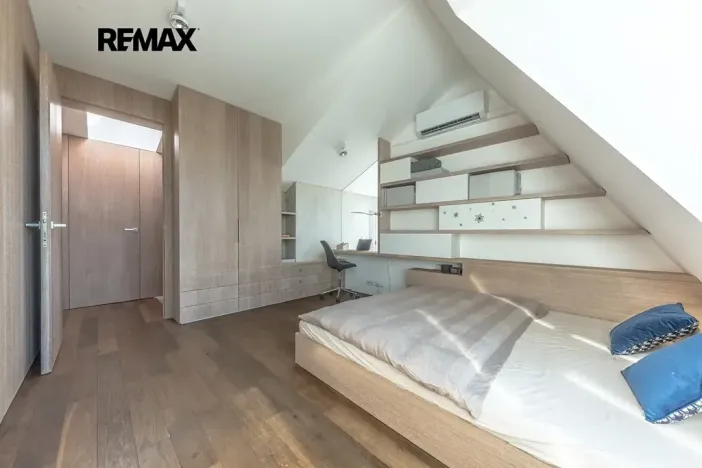 Prodej bytu 2+kk, Praha - Žižkov, Lucemburská, 80 m2