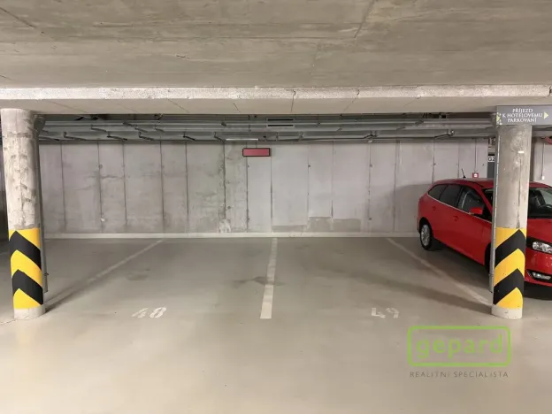 Pronájem garážového stání, Dobřichovice, Anežky České, 13 m2