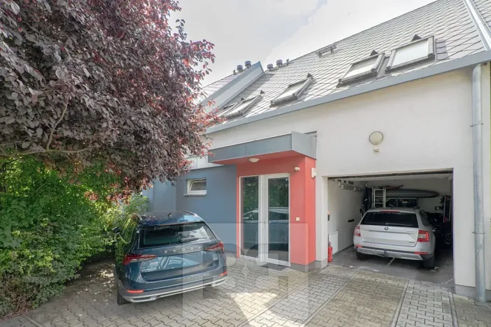 Pronájem rodinného domu, Praha - Kbely, Pod Nouzovem, 148 m2