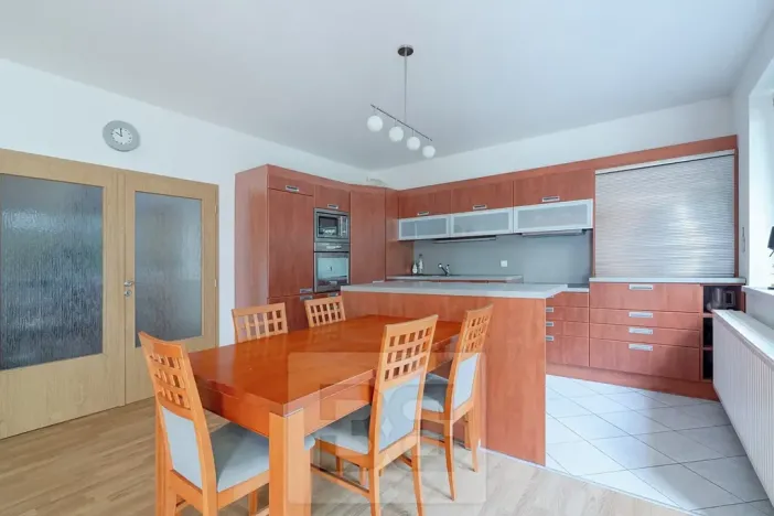 Pronájem rodinného domu, Praha - Kbely, Pod Nouzovem, 148 m2