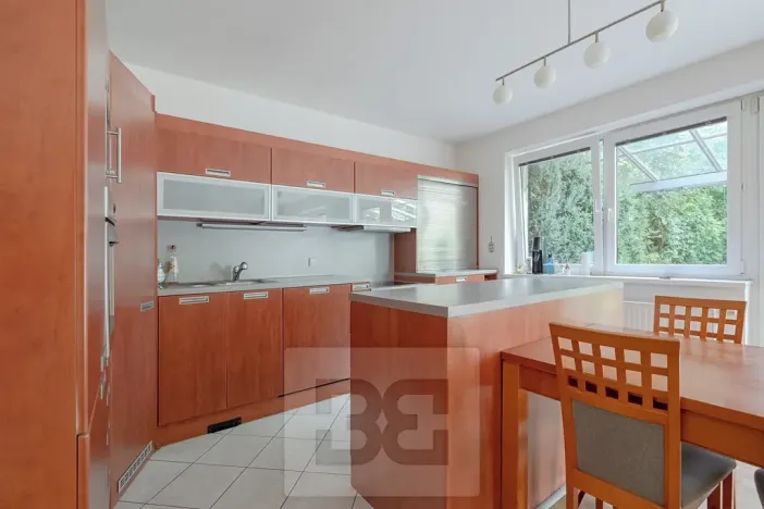 Pronájem rodinného domu, Praha - Kbely, Pod Nouzovem, 148 m2