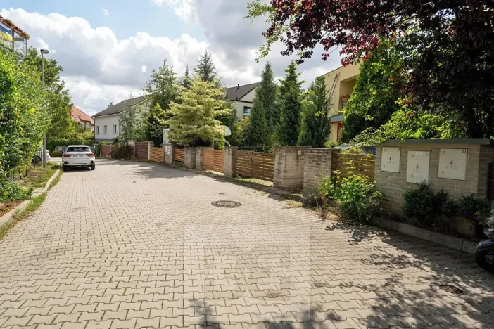 Pronájem rodinného domu, Praha - Kbely, Pod Nouzovem, 148 m2