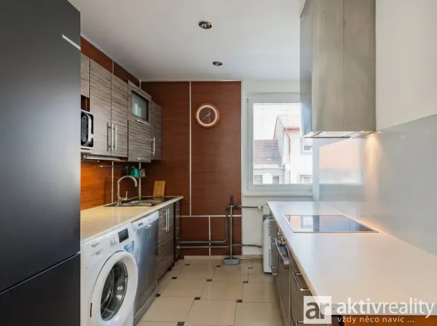 Prodej rodinného domu, Praha - Komořany, Nad teplárnou, 260 m2