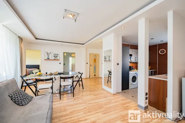 Prodej rodinného domu, Praha - Komořany, Nad teplárnou, 260 m2