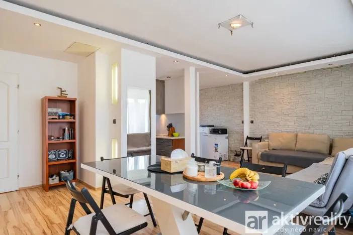 Prodej rodinného domu, Praha - Komořany, Nad teplárnou, 260 m2