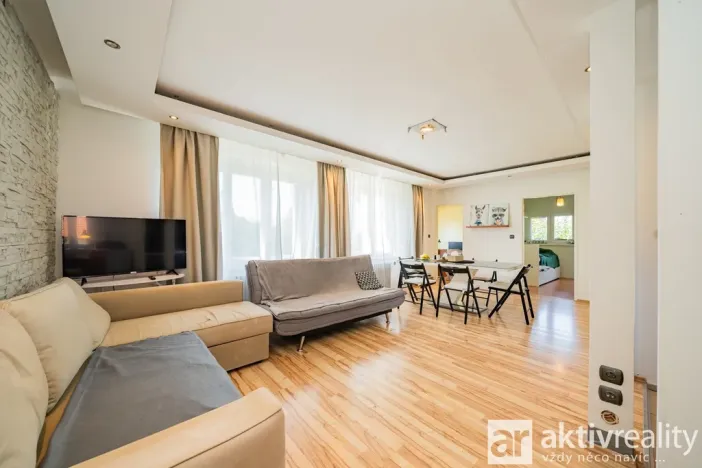 Prodej rodinného domu, Praha - Komořany, Nad teplárnou, 260 m2