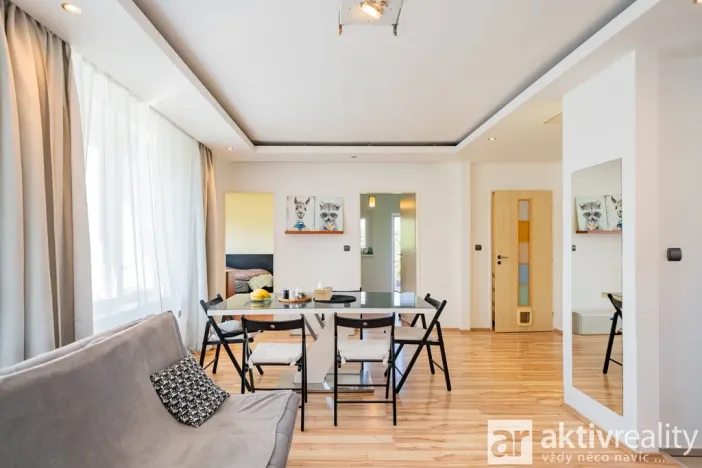 Prodej rodinného domu, Praha - Komořany, Nad teplárnou, 260 m2
