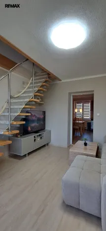 Prodej bytu 4+1, Karlovy Vary - Dvory, K. Kučery, 100 m2