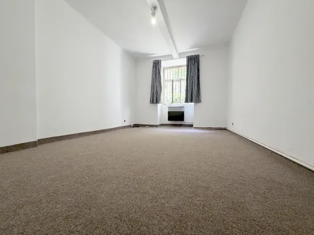 Pronájem bytu 1+kk, Praha, Eliášova, 30 m2