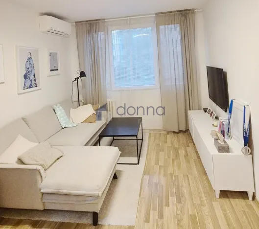 Pronájem bytu 2+kk, Praha, Pujmanové, 41 m2