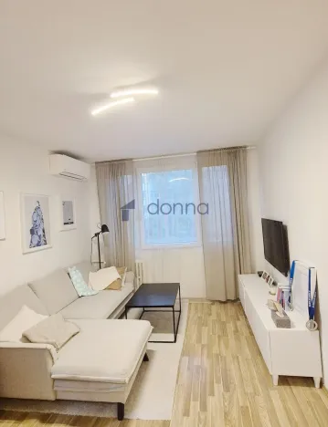 Pronájem bytu 2+kk, Praha, Pujmanové, 41 m2