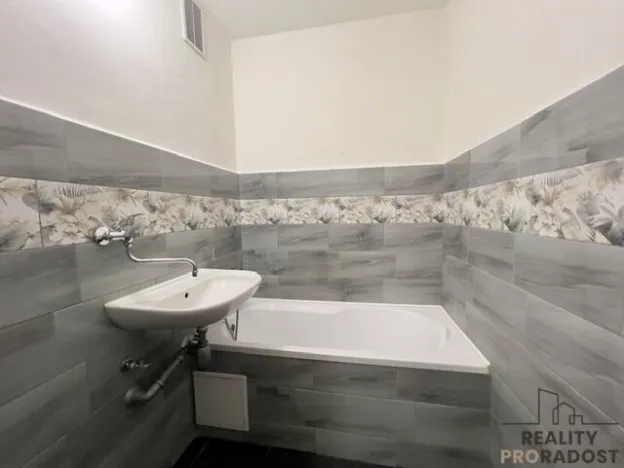 Pronájem bytu 2+1, Hodonín, Velkomoravská, 57 m2