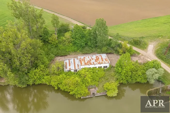 Prodej komerční nemovitosti, Hluk, 192 m2