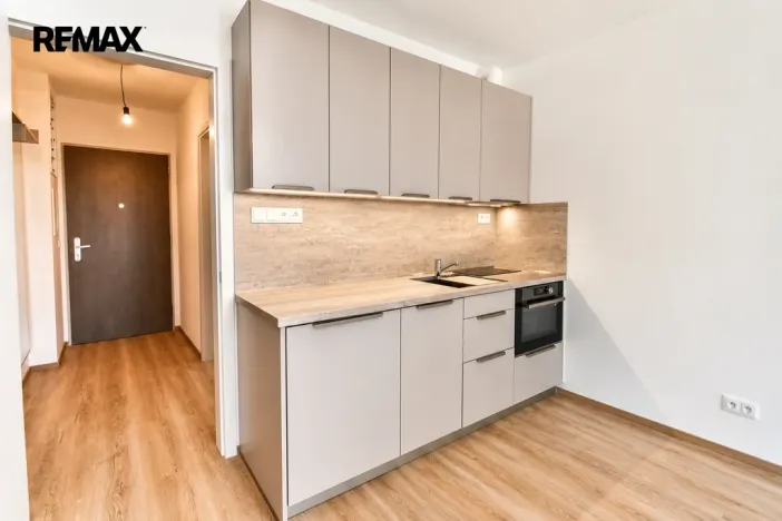 Pronájem bytu 1+kk, Hradec Králové - Nový Hradec Králové, Pod Zámečkem, 28 m2