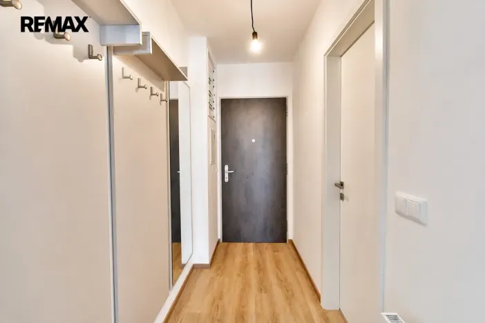 Pronájem bytu 1+kk, Hradec Králové - Nový Hradec Králové, Pod Zámečkem, 28 m2