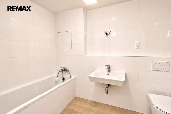 Pronájem bytu 1+kk, Hradec Králové - Nový Hradec Králové, Pod Zámečkem, 28 m2