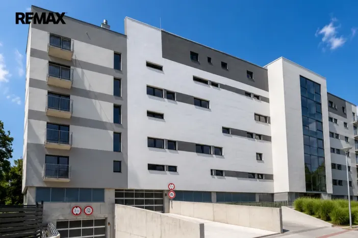 Pronájem bytu 1+kk, Hradec Králové - Nový Hradec Králové, Pod Zámečkem, 28 m2