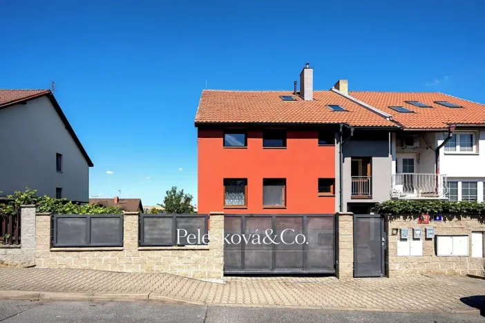Prodej vícegeneračního domu, Praha - Štěrboholy, Pod areálem, 333 m2