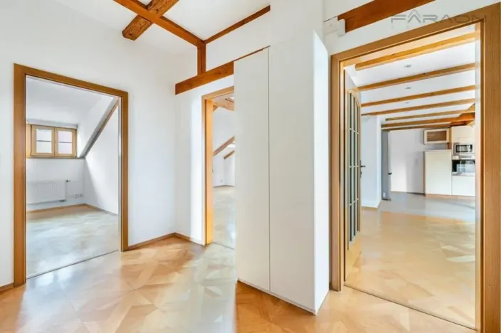 Pronájem kanceláře, Praha - Nové Město, Truhlářská, 221 m2