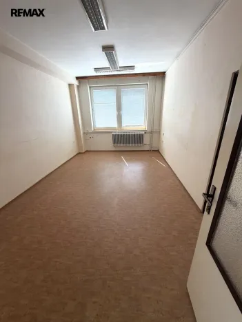 Pronájem kanceláře, Velké Meziříčí, Třebíčská, 400 m2