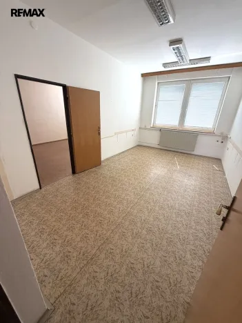Pronájem kanceláře, Velké Meziříčí, Třebíčská, 400 m2