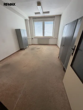 Pronájem kanceláře, Velké Meziříčí, Třebíčská, 400 m2