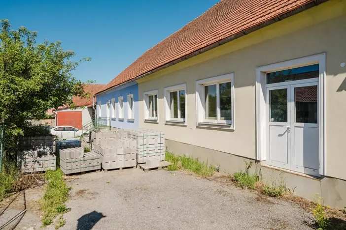 Prodej obchodního prostoru, Kamenice, 1737 m2
