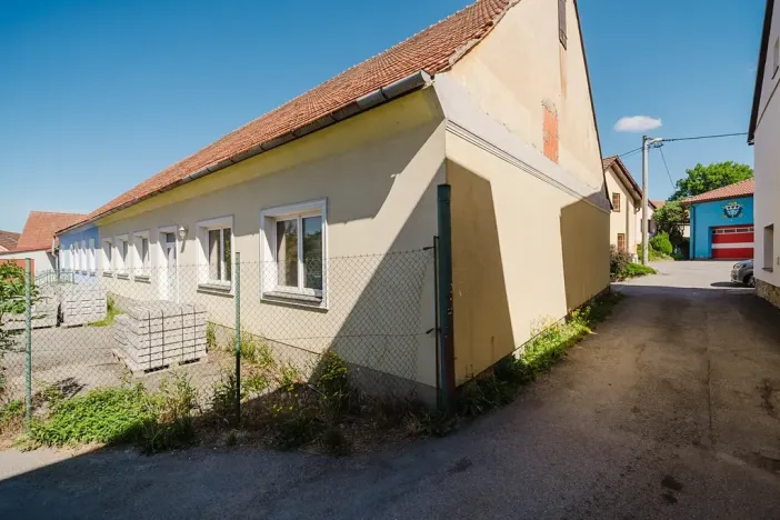 Prodej obchodního prostoru, Kamenice, 1737 m2