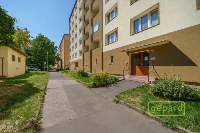 Prodej bytu 2+1, Karlovy Vary, Krymská, 55 m2