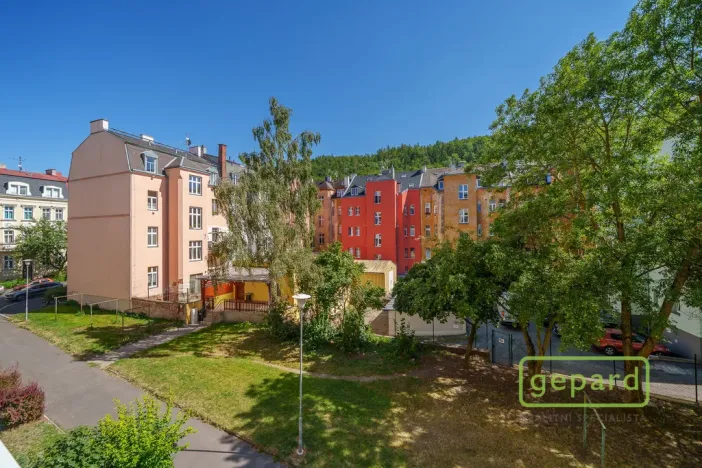 Prodej bytu 2+1, Karlovy Vary, Krymská, 55 m2