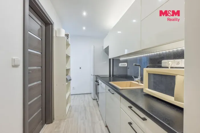 Pronájem obchodního prostoru, Kladno - Švermov, Svojsíkova, 45 m2