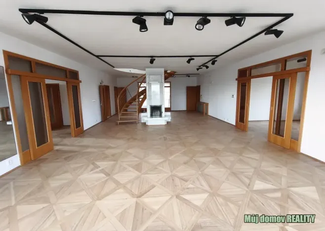 Pronájem vily, Praha - Smíchov, Nový Zlíchov, 801 m2