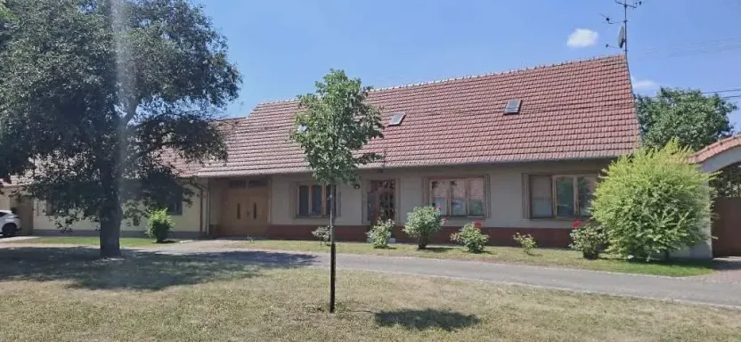 Prodej rodinného domu, Ivaň, 350 m2