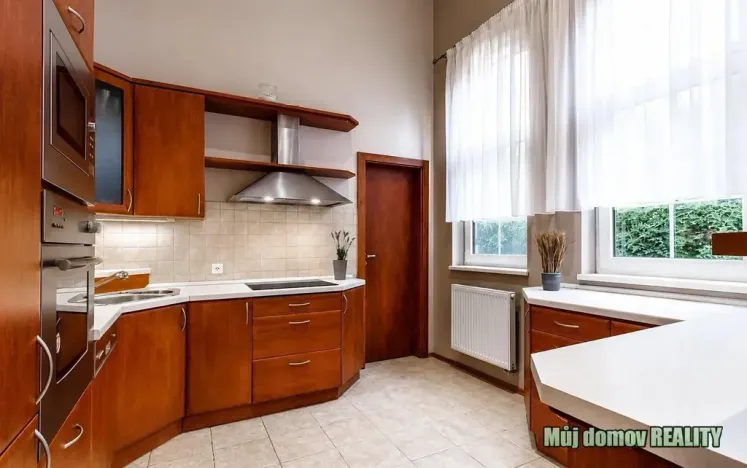 Pronájem vily, Praha - Písnice, 1300 m2