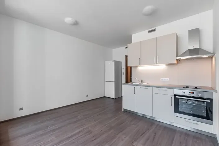 Pronájem bytu 1+kk, Praha - Vysočany, Bassova, 28 m2
