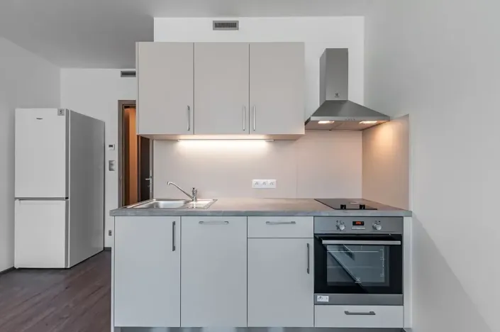 Pronájem bytu 1+kk, Praha - Vysočany, Bassova, 28 m2