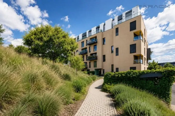 Prodej bytu 2+kk, Praha - Libeň, Menclova, 66 m2