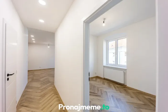 Pronájem bytu 2+kk, Znojmo, Pražákova, 45 m2