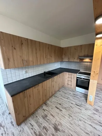 Prodej bytu 3+1, Horní Planá, Sídliště Míru, 78 m2