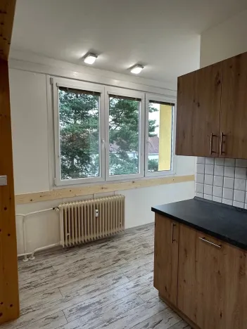 Prodej bytu 3+1, Horní Planá, Sídliště Míru, 78 m2