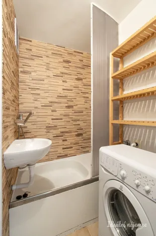 Pronájem bytu 1+kk, Praha - Krč, Hurbanova, 26 m2