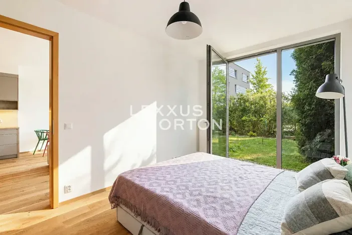 Pronájem bytu 2+kk, Praha - Prosek, Valečovská, 56 m2