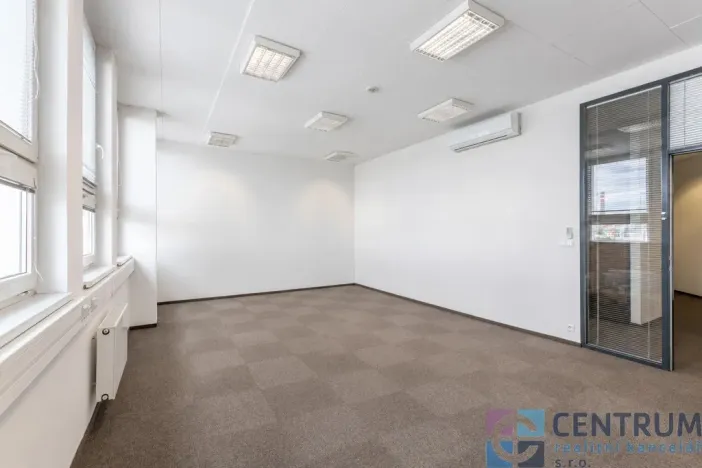 Pronájem kanceláře, Praha - Holešovice, U Pergamenky, 584 m2
